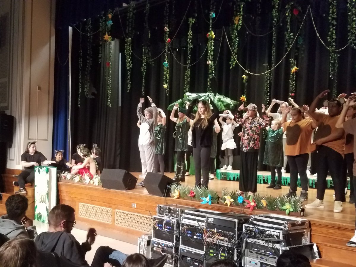 kadavis71's tweet photo. Enjoyed another performance of The Jungle Book Kids @Lyncourt_UFSD #talented #LyncourtPride https://t.co/2R8sGAgEZl