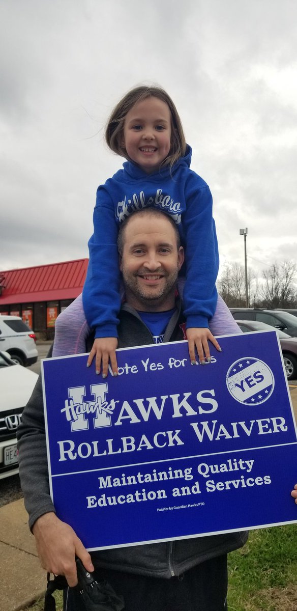 sarasucharski's tweet photo. #PaintedTheTownBlue for @HawksRollback. Vote Yes April 2nd! @CoachSucharski @Hillsboro_R3 @PrimaryHawks
@HHSAdminteam
 #HawkStrong #WeAreHillsboro https://t.co/ftOSNtztAE