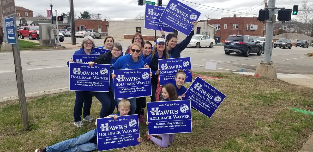 sarasucharski's tweet photo. #PaintedTheTownBlue for @HawksRollback. Vote Yes April 2nd! @CoachSucharski @Hillsboro_R3 @PrimaryHawks
@HHSAdminteam
 #HawkStrong #WeAreHillsboro https://t.co/ftOSNtztAE