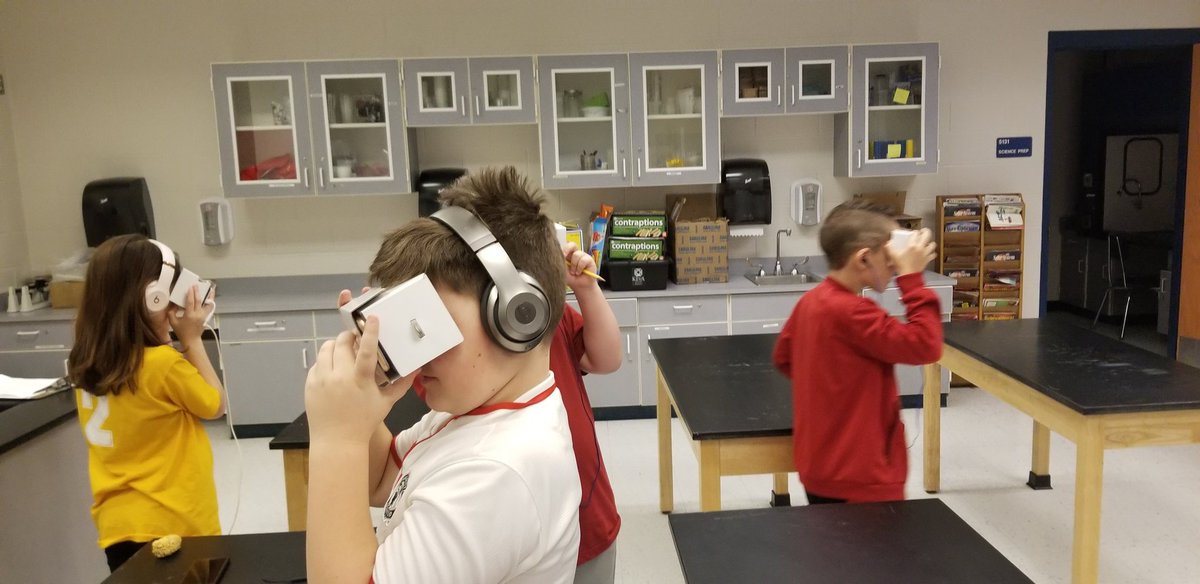 kerbersclass's tweet photo. More than half of the 68.5 million individuals who have been forcibly displaced worldwide are children. Today we used vr to watch #cloudsoversidra and see life through a 5th grade refugee's eyes. #teachempathy #FutureReadyNJ #SpartanLegacy #tois https://t.co/Jc2UtCNpQD