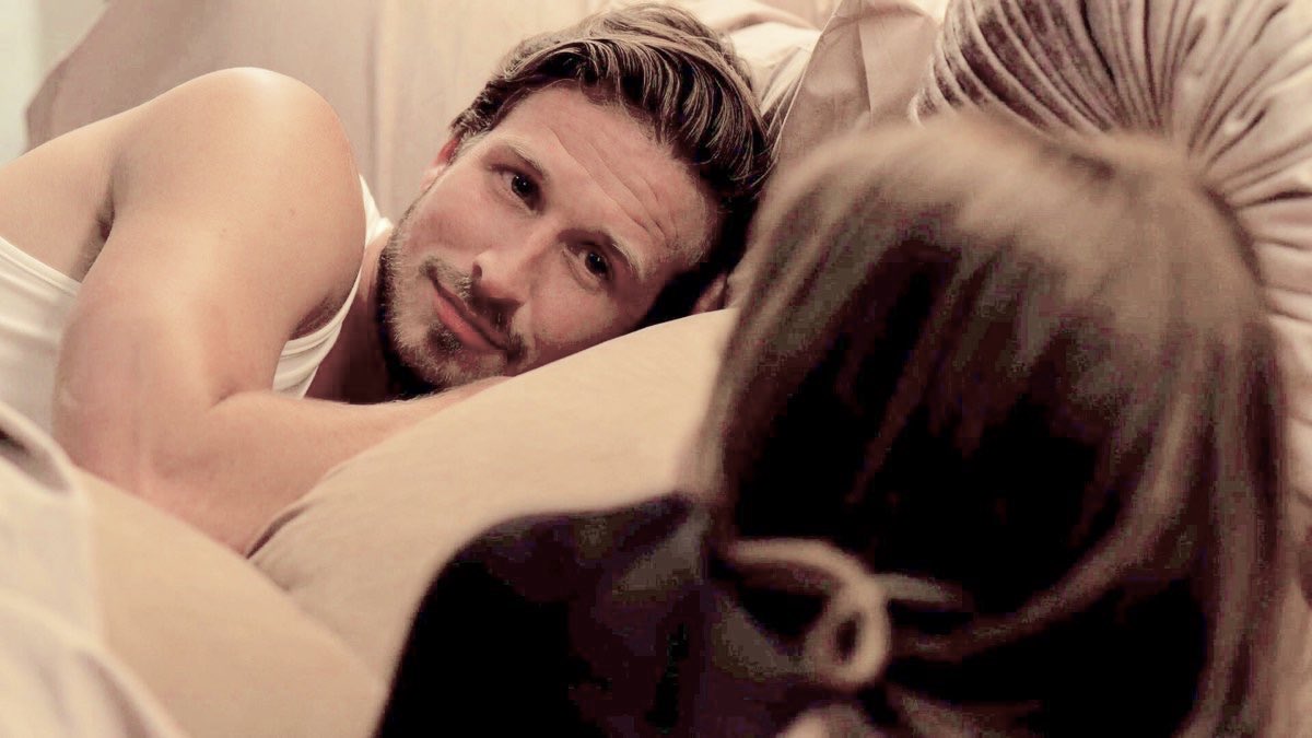 BbyFalliam's tweet image. Liam looks at fallon like she is the Sun, the Moon and the Stars #FalliamIsEternal #Dynasty