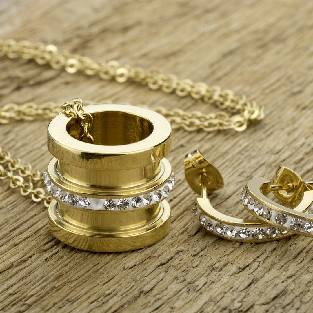 Mockingbird_USA's tweet photo. Lifestyle Jewelry Photography is so much fun! 😍😍 #productphotography #jewelry #gold #photography #lighting #lifestyle #commercial https://t.co/AOScBj9pjU