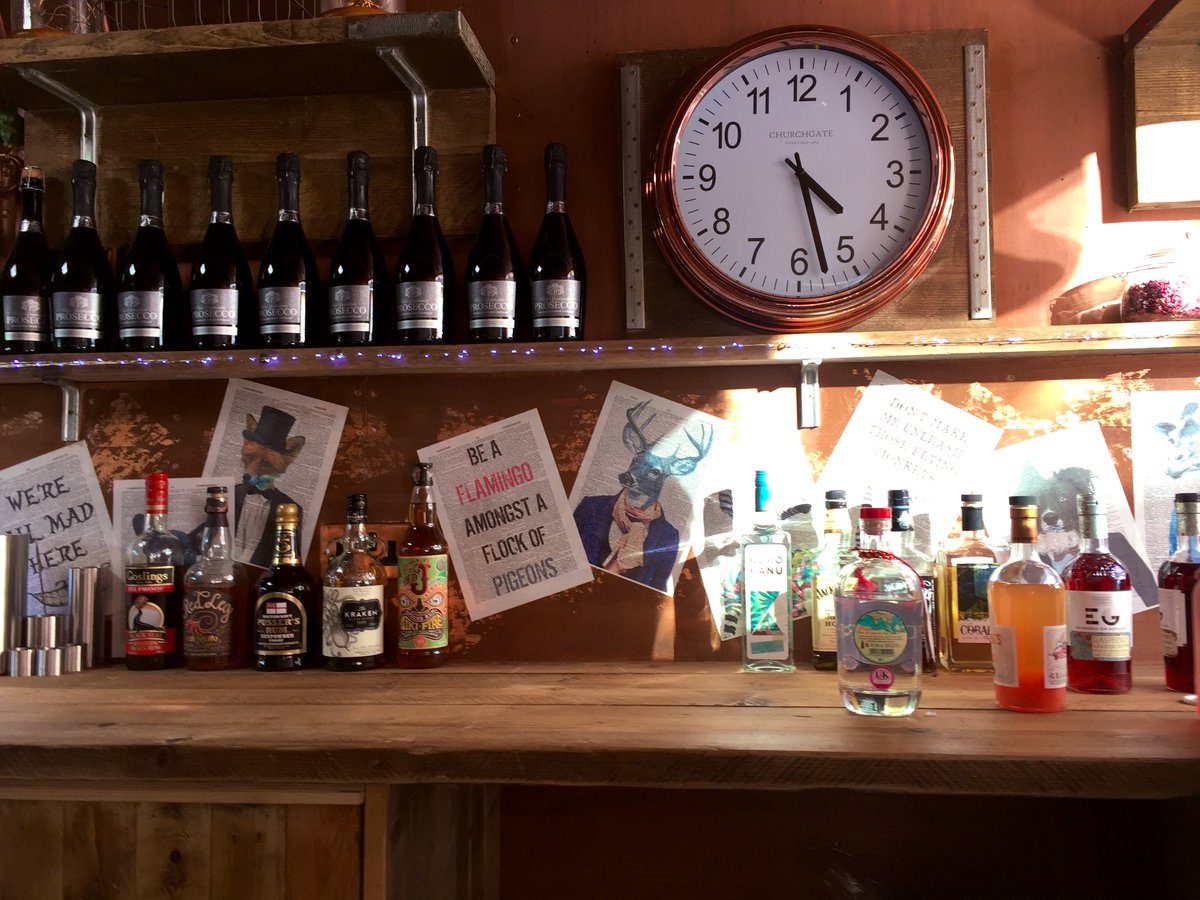 Got an event or celebration 🎉 coming up? We are now taking bookings 🌞☀️🥂🍷🍸🍹#gin #rum #prosecco #horsebox