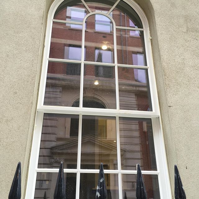 GeorgeBarnsdale's tweet image. And through the arched window... #georgebarnsdale #timbersashwindow #timbersash #woodensash ift.tt/2YAcBNR
