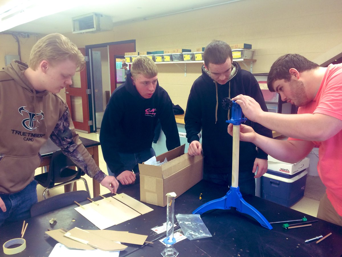 CV_AgSciences's tweet image. Breaking out the windmills to learn about gear ratios in #AgPowerTech! Which ratio will create the most energy? #Inquiry #AgEngineering