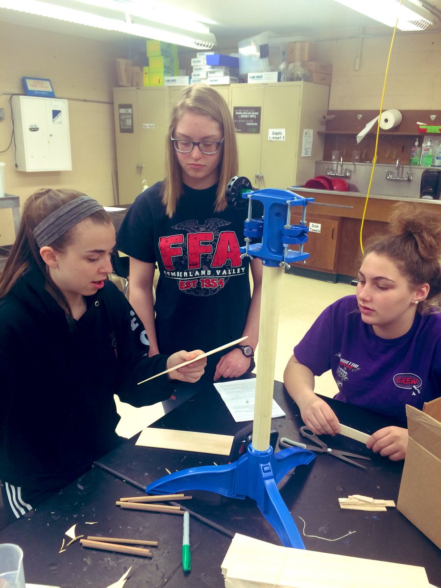 CV_AgSciences's tweet image. Breaking out the windmills to learn about gear ratios in #AgPowerTech! Which ratio will create the most energy? #Inquiry #AgEngineering