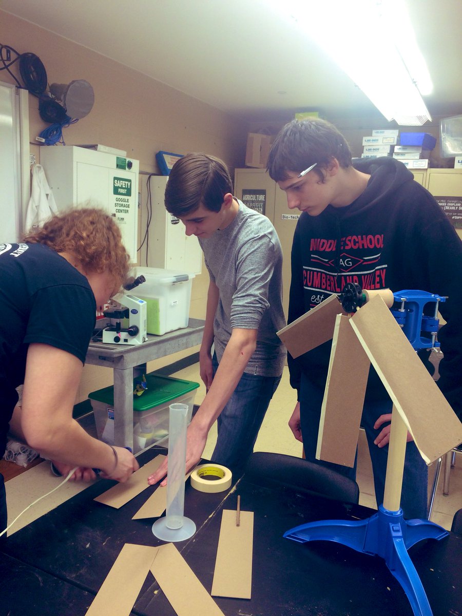 CV_AgSciences's tweet image. Breaking out the windmills to learn about gear ratios in #AgPowerTech! Which ratio will create the most energy? #Inquiry #AgEngineering