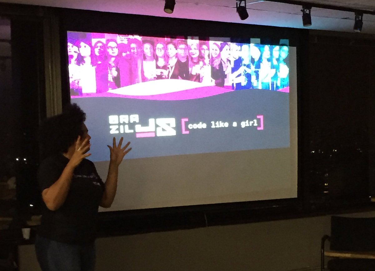 jaqueventurim's tweet photo. Mais um evento foda com mulheres fodas falando sobre a experiência da vida delas dentro da tecnologia. Code Like a Girl começando com tudo! @passalanorh @CodamosClub https://t.co/MmIXYlULeL