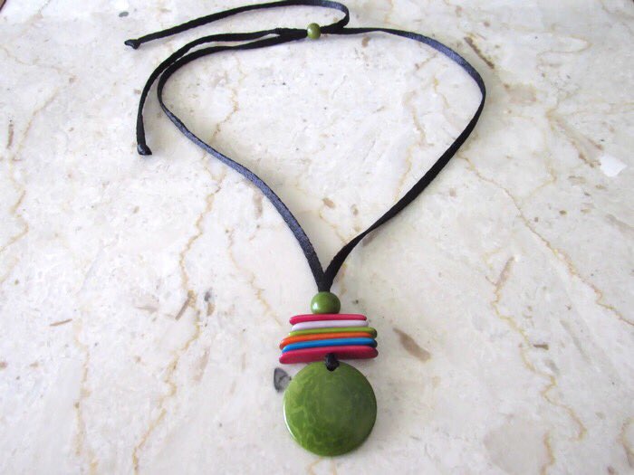 Eco friendly Green Tagua Necklace #ecofriendlynecklace #taguanutjewelry #taguanutnecklace #taguajewelry  #pendantnecklace #bohonecklace #greentaguanecklace #greennecklace @ etsy.com/shop/Rainfores…