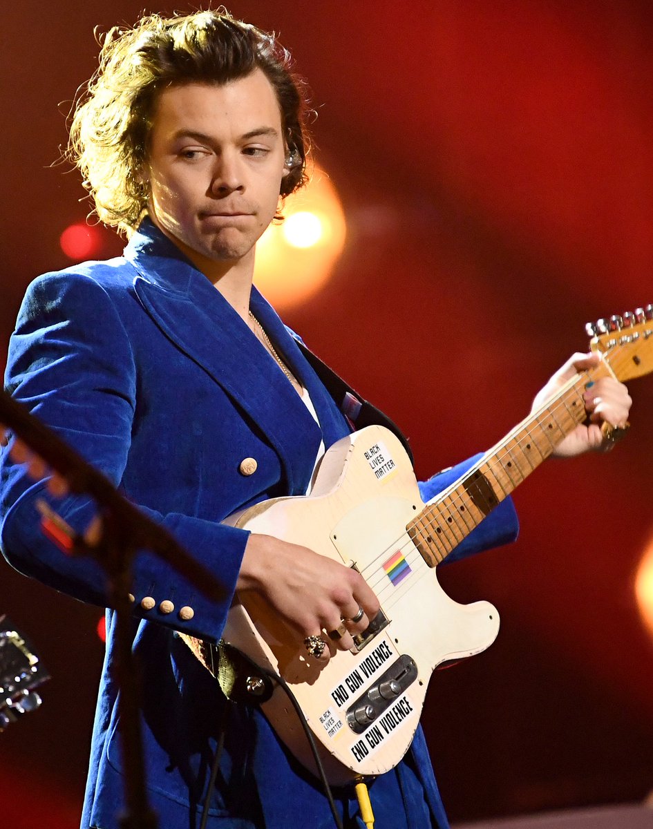 hsdaily's tweet photo. Harry performs at the Rock &amp; Roll Hall of Fame Induction Ceremony on March 29. https://t.co/bmfP5XMhd1