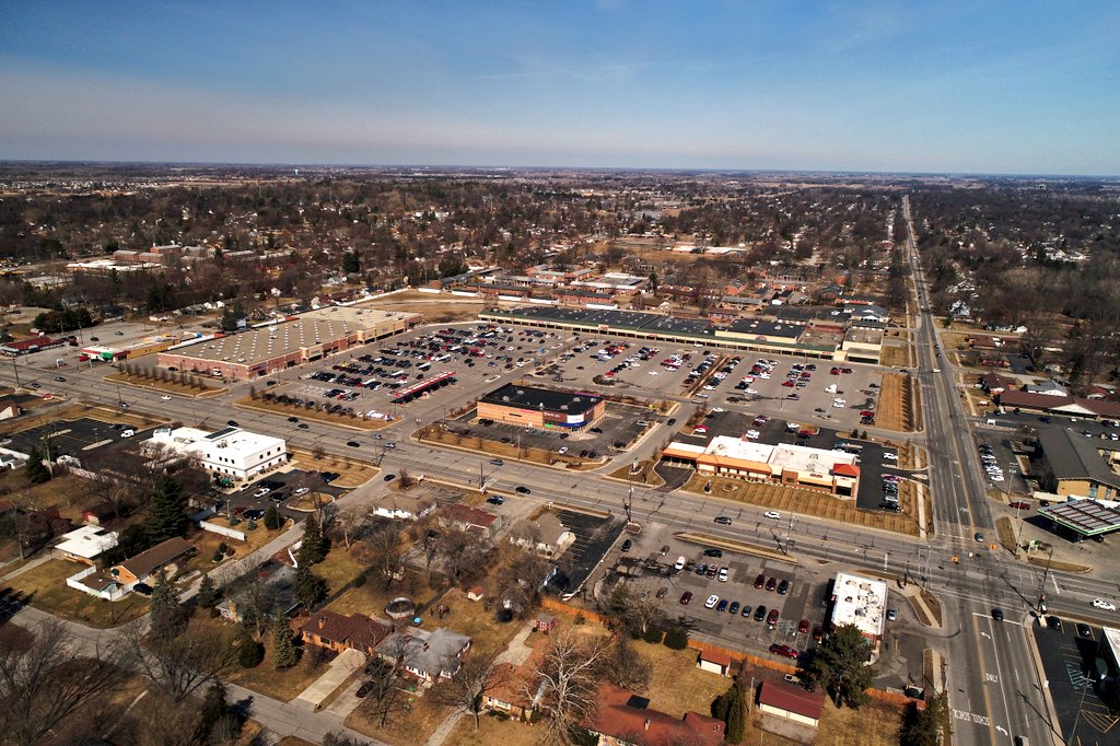 AbbottAerial's tweet photo. Green Acres Plaza in Saginaw, MI https://t.co/EQkKAIva1R