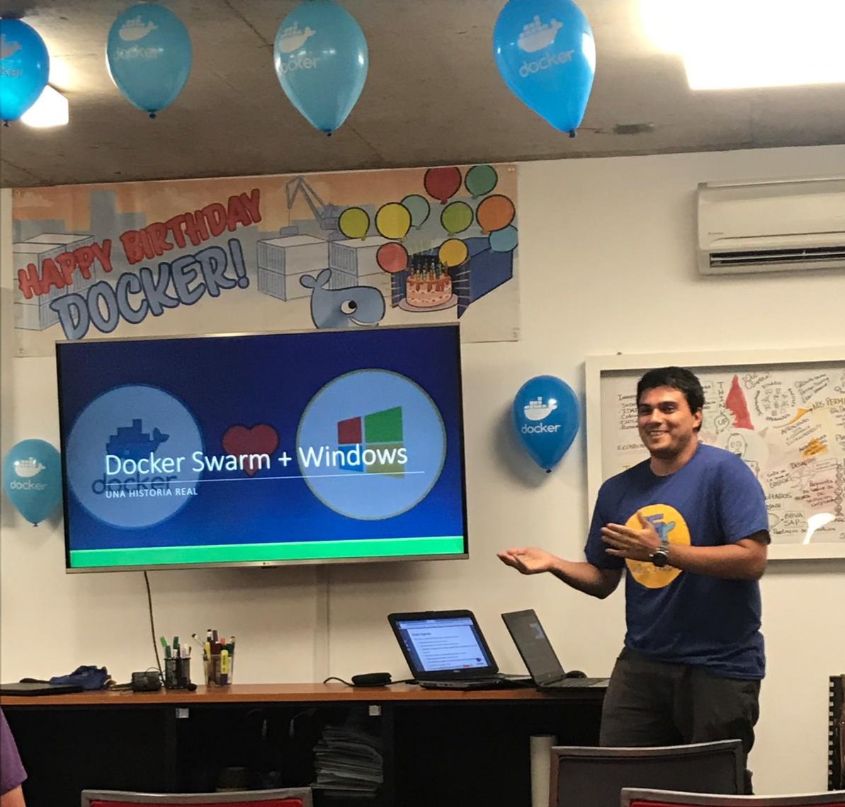 jpais's tweet image. Alguien lo tenía que decir #WindowsContainers #DockerBDay #ShowAndTell