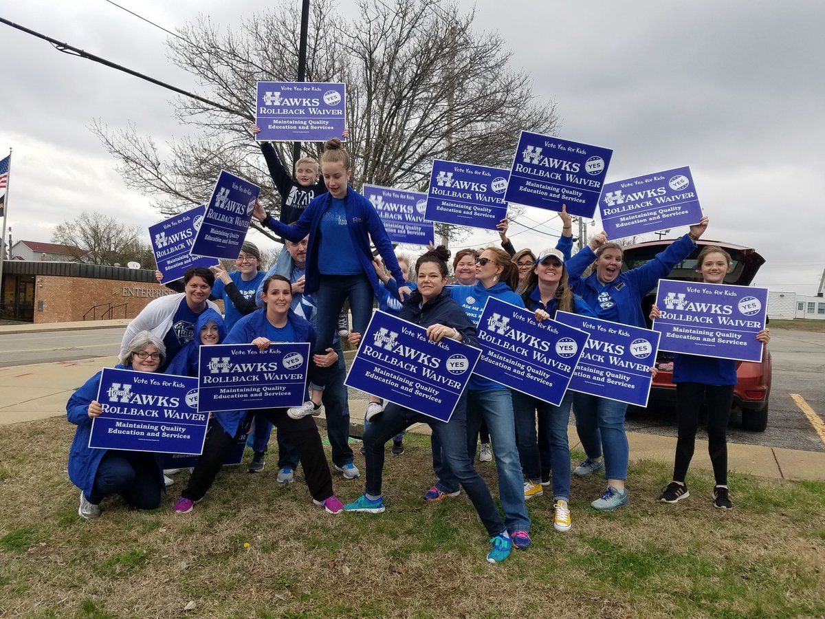 HawksRollback's tweet photo. Paint the Town BLUE! #VoteYesforKids 
#hawksrollback https://t.co/Lygiej5Hbw