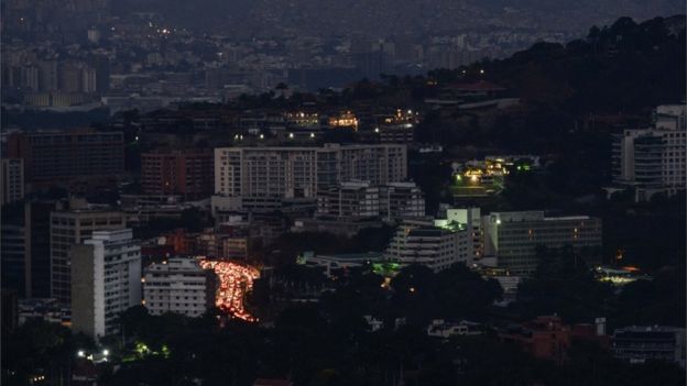 Juancavidal's tweet photo. URGENTE | #SinLuz Nuevo #ApagónNacional en Venezuela, otra noche más a oscuras por la ineficiencia de Nicolás y su combo, es momento de que se vayan, están destruyendo nuestro país. https://t.co/LAF6RaZAEu