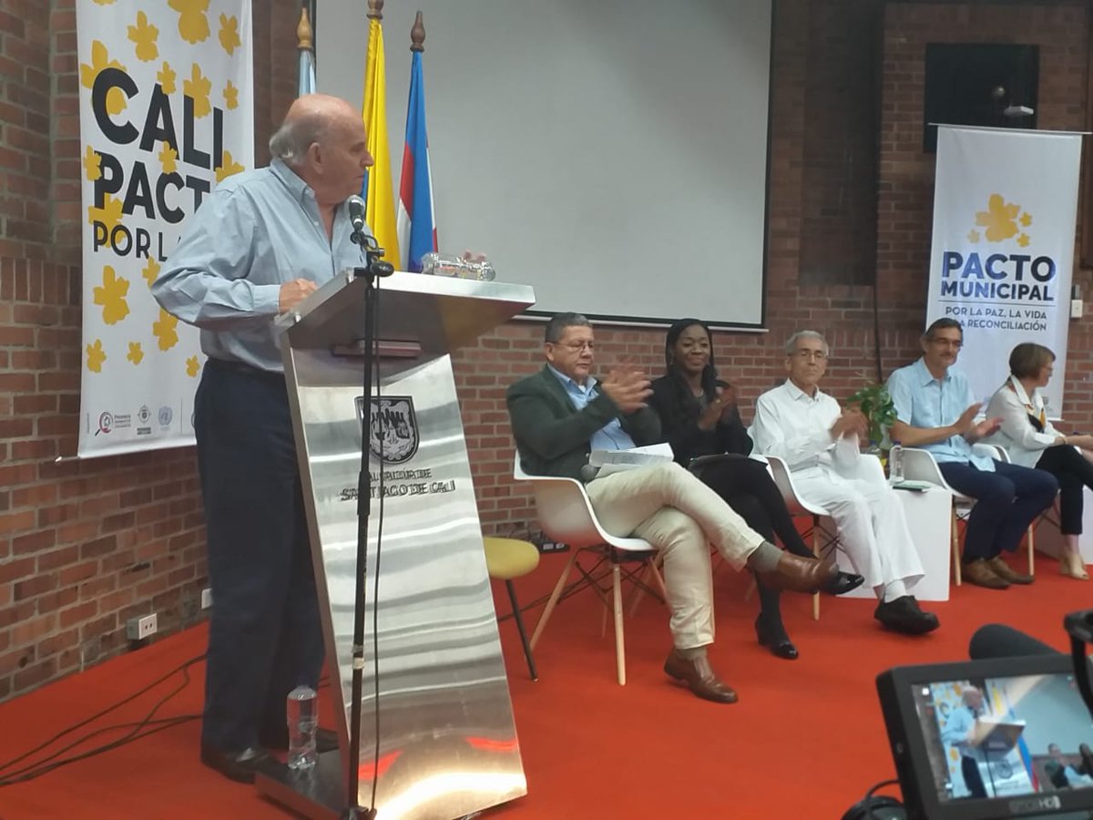 elizacs98's tweet photo. Cali se convierte en la primera ciudad que, propicia el Pacto Municipal por La Paz, la Vida y la Reconciliación, para la terminación del conflicto, y construcción de una paz estable y duradera. El conservatorio se realizó hoy en la Secretaría de Cultura. #CaliPactaporlaPaz. https://t.co/sa6v95Eiuv