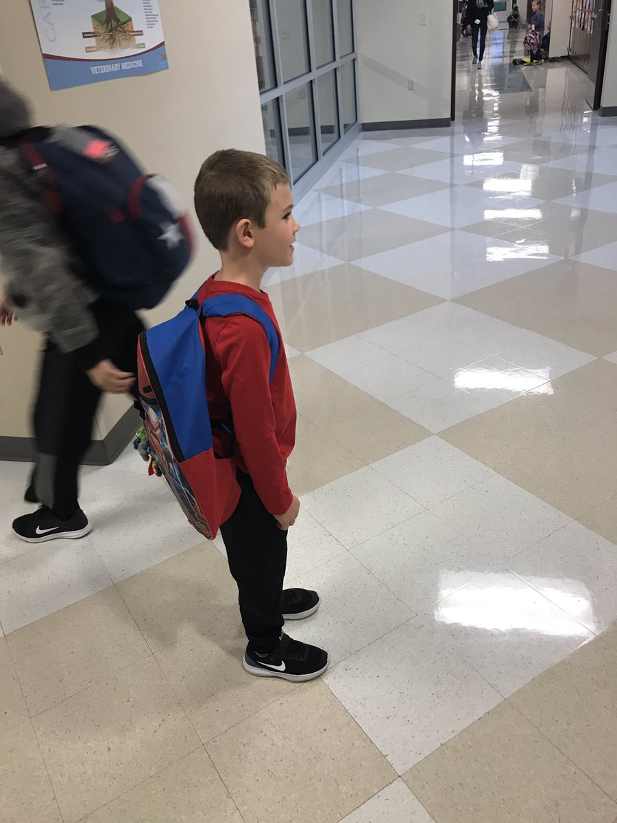 LakeviewBobcats's tweet photo. This little guy was an amazing door greeter this week. Thanks for the help, friend! @LakeviewBobcats #OnlyOneLakeview https://t.co/CpXASgwqUv
