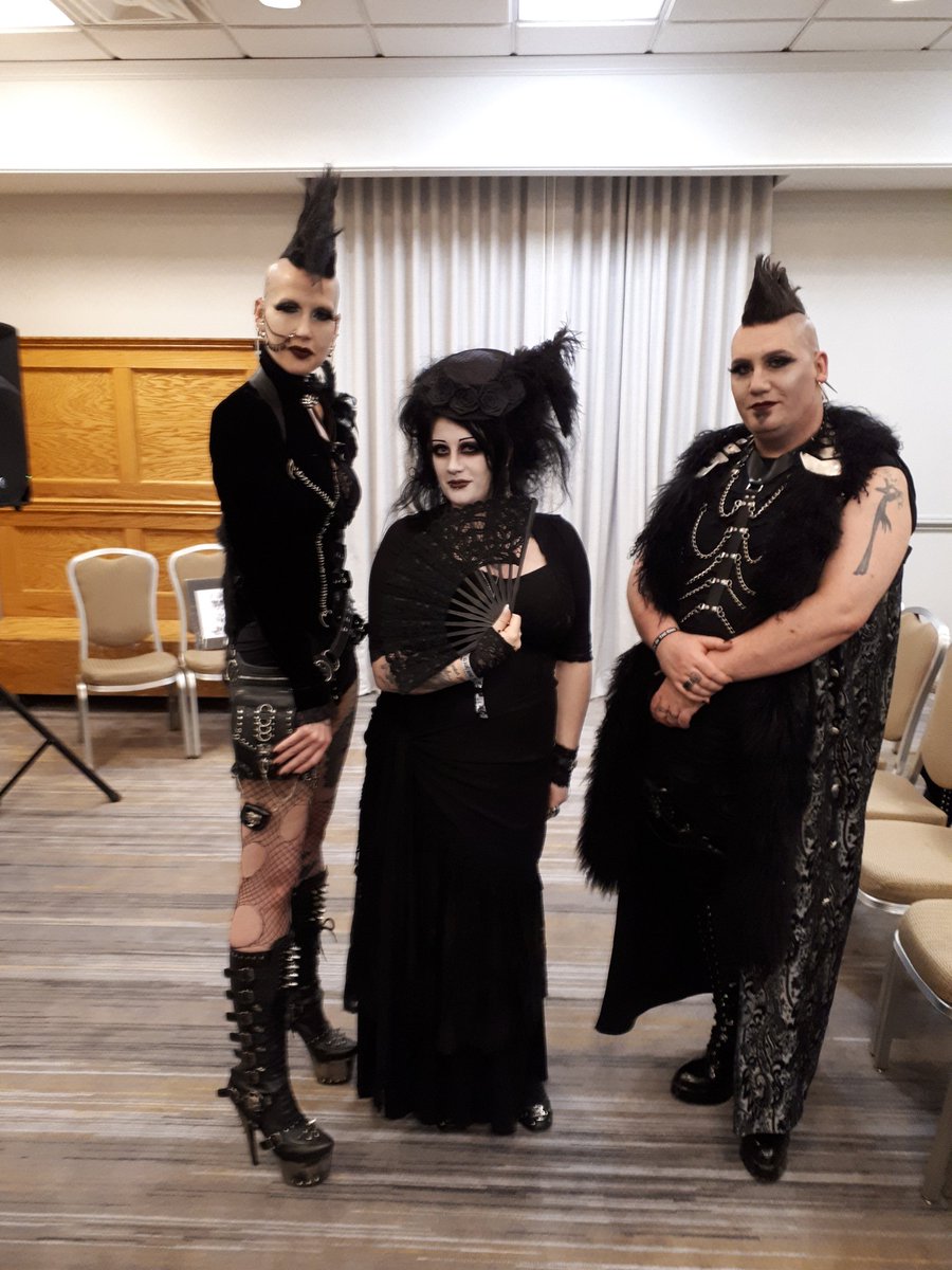 Madame_Absinthe's tweet photo. Here at Dark Side of the Con and I got to take a picture with @ItsBlack_Friday . What a lovely start to the weekend. #goth #gothic #darksideofthecon #gothgirl https://t.co/GLUwRXMGzo