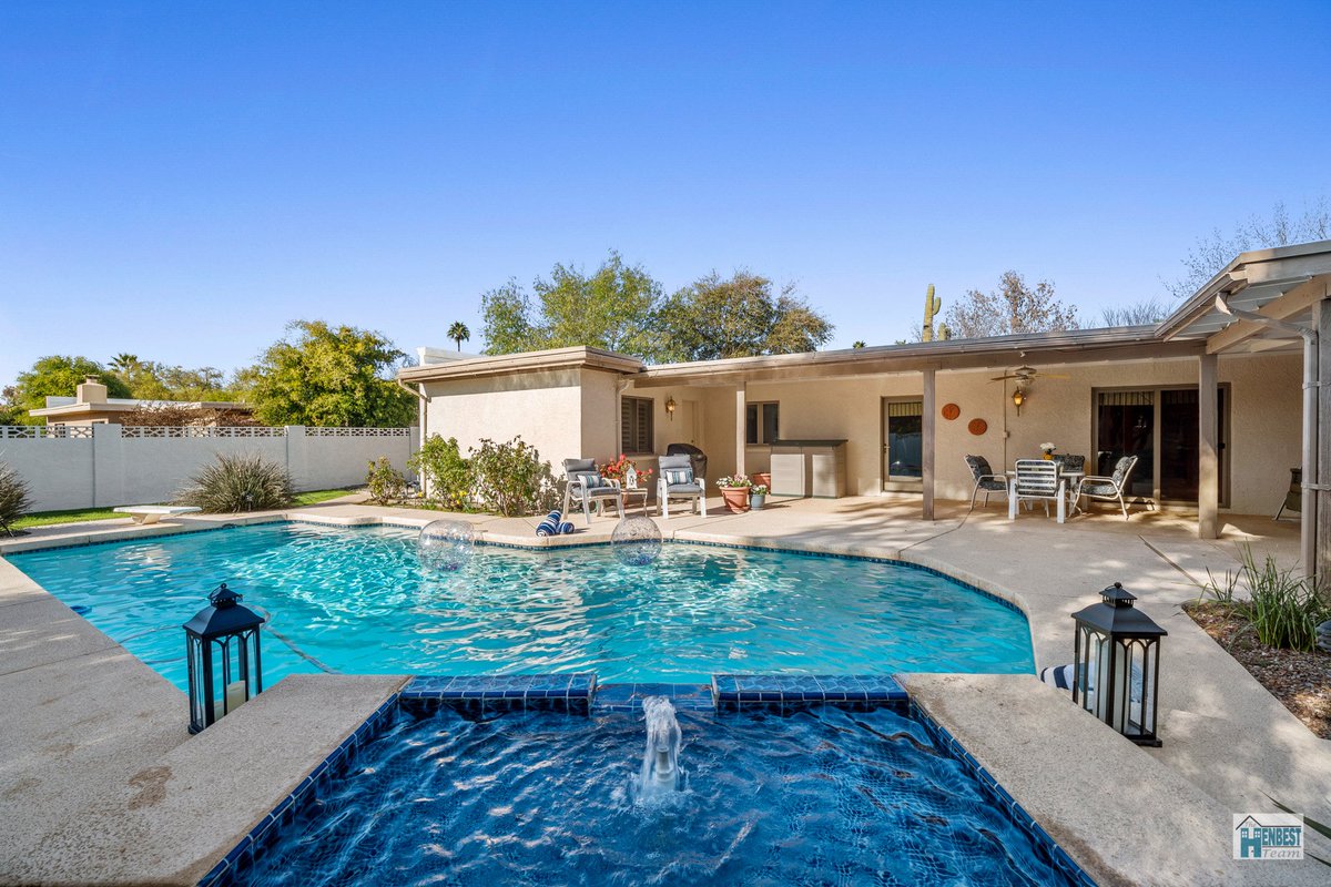 💦🏡Pool Season is here! Are you ready? #McCormickRanch #Pool #PoolSeason #PoolGoals #HomeSweetHome #BackYard #BackYardGoals #Fountain #WaterFeature #HenbestTeam #Gorgeous #CoveredPatio #SingleStory #FiveBedroom