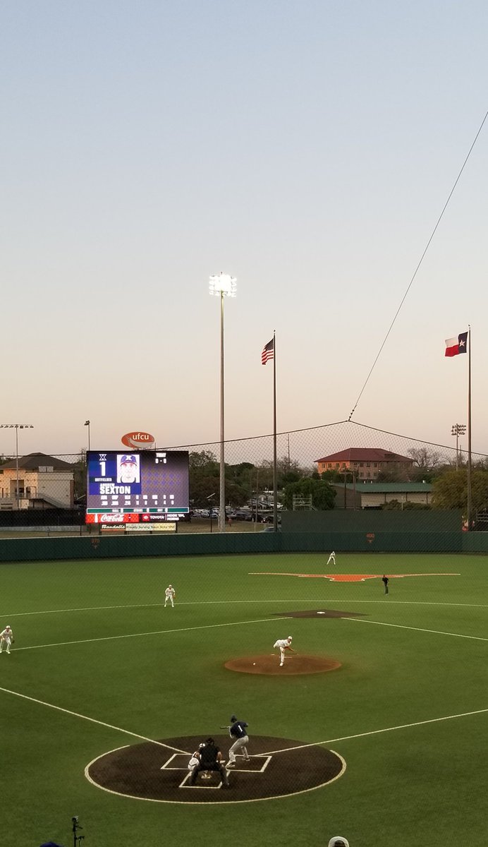 jeffdowns6464's tweet photo. Nice night for some baseball #HookEm @TexasBaseball https://t.co/Noh6bFpLQ6