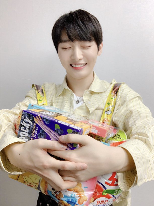 wannaonesmiling's tweet photo. https://t.co/h2C9akC66g