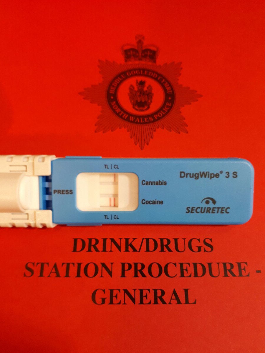 RPU team 3 so far this evening have arrested 6 drivers who failed the roadside drugs test. One of which was a licensed taxi from Flintshire whilst carrying out a joint operation with Flintshire Council. #Fatal5 #DontDrugDrive