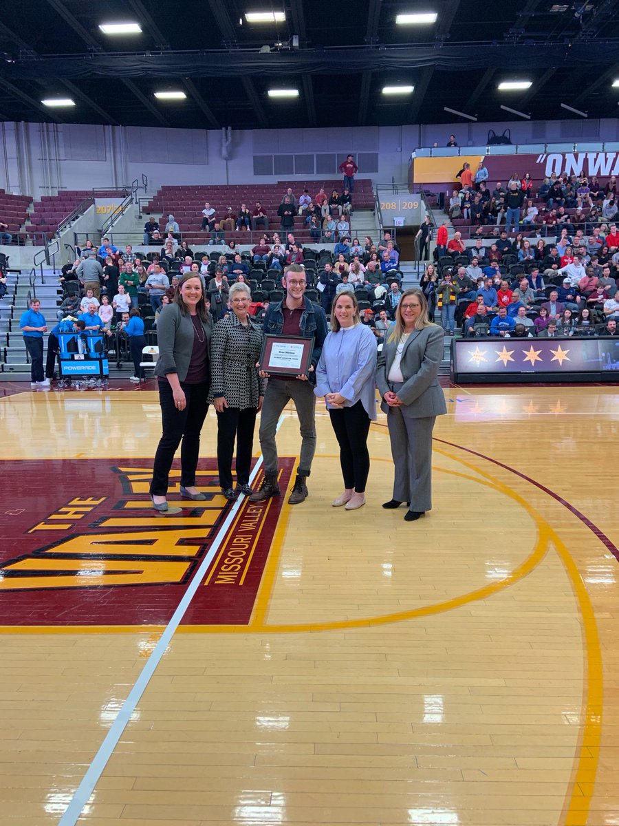 RamblersMVB's tweet photo. Congrats to Alex Minton (@AlexMinton3) on taking home the Student Achiever Award presented by PNC Bank. #OnwardLU https://t.co/r4DFtdLwnw