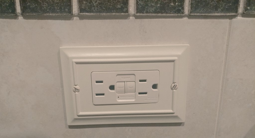 Xpuc_Tena's tweet photo. My son showing his #electricalschool training, fixing one of a few outlets at home! #proudmama #tradeschoolsrule #electricalcareer #electrician #electricalunion https://t.co/cME9WuNA0s