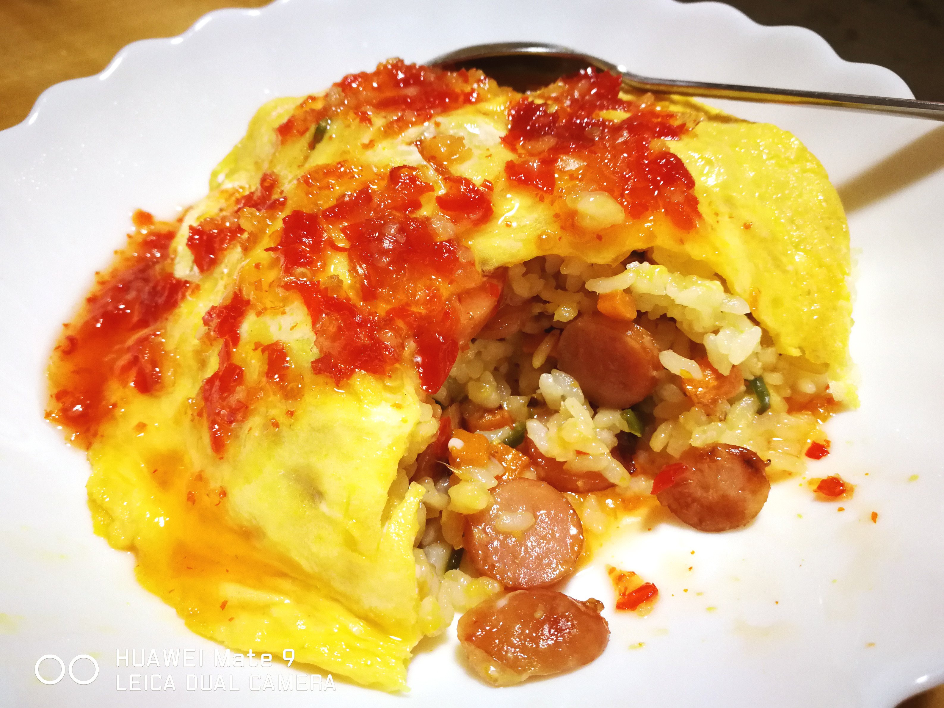 貴生川 平群 きぶかわ へぐり A Twitteren ケチャップライスにケチャップをかけるオムライス が苦手なので チャーハンにスイートチリソースをかけたバージョンのオムライスにしてみたら美味しい 粘土があるから 傾斜のあるオムライス の玉子の上にとどまってくれ