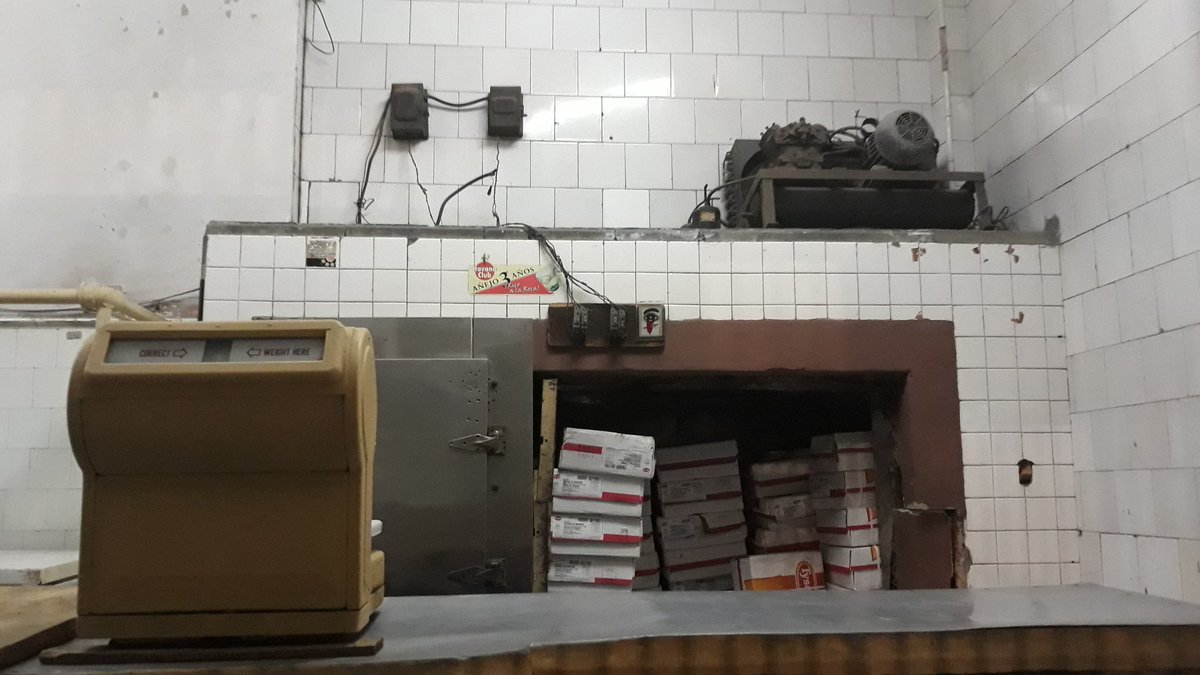 Luz_Cuba's tweet image. #Cuba mañana la cola en la carnicería será de las buenas. 😱Llegó el pollo!!