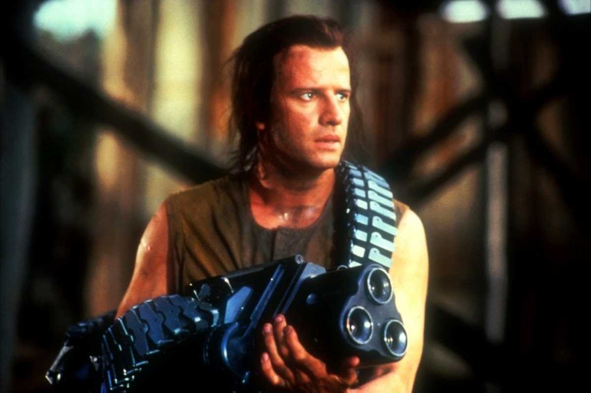 Happy 62nd birthday to the Highlander himself, Christopher Lambert! 

Who else really dug FORTRESS (1992)? 