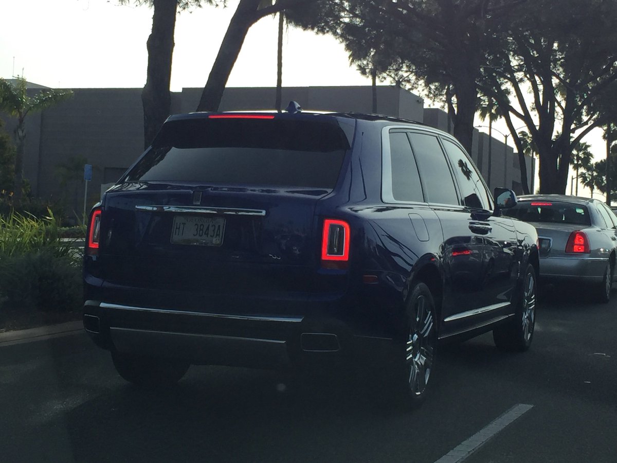 Future_Vehicles's tweet image. New Rolls Royce SUV. ##RollsRoyce #SUV #FutureVehicles #Cars