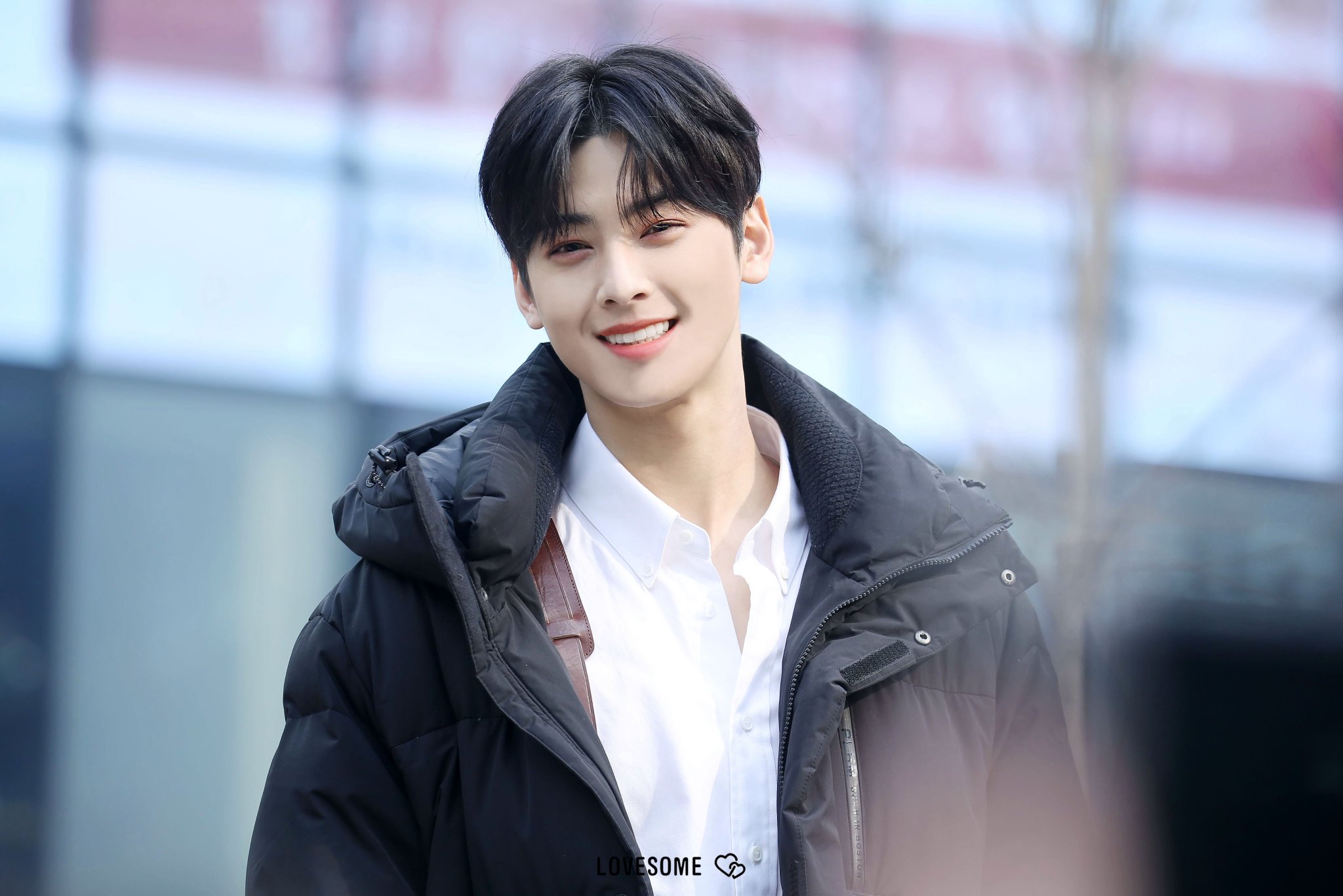 Cha Eun Woo smiling