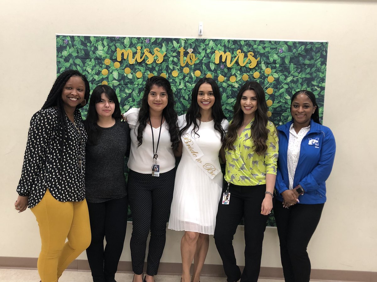 ZammyEstrada's tweet photo. Blessed to be part of such an amazing team! #MarcellaElem #bridalshower #thefourthgradeteam https://t.co/pdIh8ElFUg