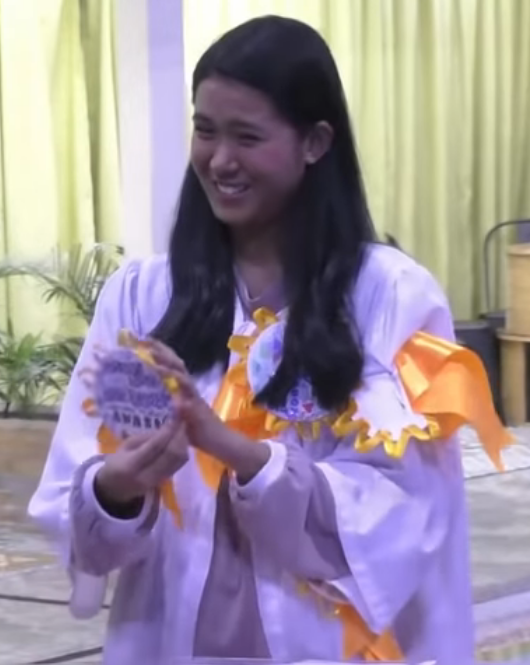 RiAhTwo's tweet photo. Lou:
Minsang Lang Ang Buhay Award
YOLO. You Only Live Once. Life is short.
Andre is a shock for me. Since first day po, I didn't think na magiging special siya para sa 'kin. He really helped me. And thank you for calming every storm, every typhoon.
#PBB8Gradu8tion https://t.co/0XNsJHcVIh