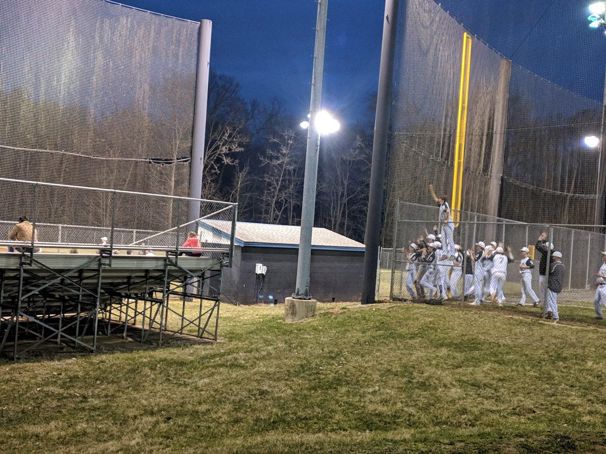 DomHighBaseball's tweet image. Shoutout to Dominion softball who came through with a W tonight as well! Our guys were happy to cheer them on after our game!