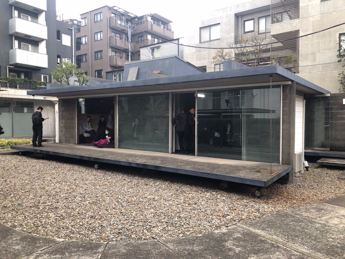 青野 尚子 Twitterren 先日 解体前の最終見学会が行われた広瀬鎌二設計 上小沢邸 清家清 私の家 に通じるミニマルさ 簡素さ このつくりなら下にキャスターつけてひっぱっていけるんでは と素人は思うが そうはいかんのでしょうな 残念です 一時期 焼き肉