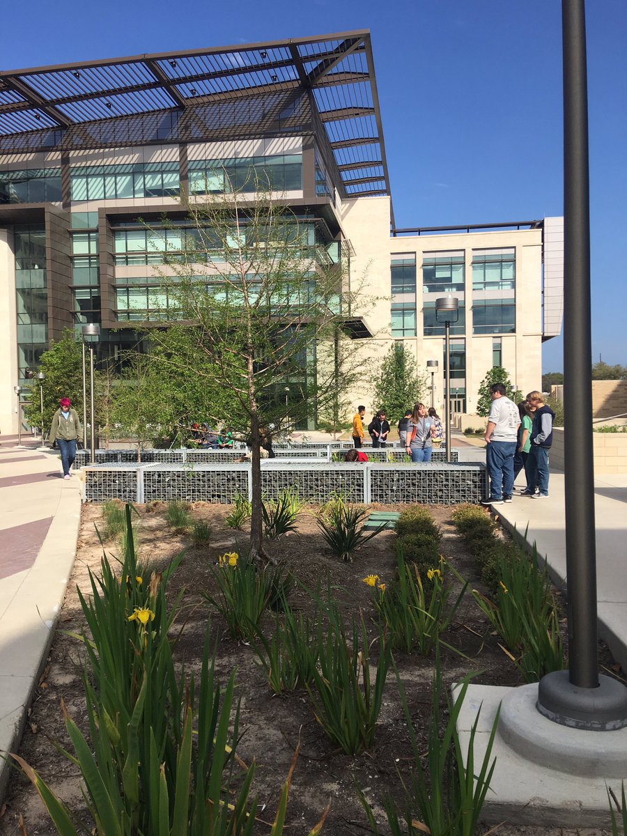 sharstipp's tweet photo. @CollegeViewHS3 students enjoying the outdoor spaces around Zachary 2.0.  Thanks #secureRET and @TAMUEngineering #successCSISD https://t.co/Se64qjp5CI