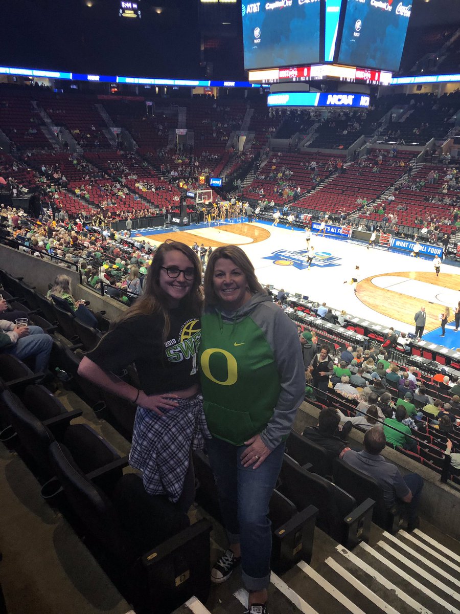 Getting ready for some Oregon women’s hoops in Portland.  Go Ducks!!!  #NCAAW #GoDucks