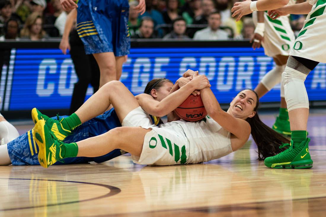 ODEphoto's tweet photo. Oregon Ducks women’s basketball will advance to round four of the NCAA Tournament after defeating South Dakota State 63-53 on March 29, 2019. // Photos by @SARTAKESPICS and @DevinRoux https://t.co/6umWX27zR6