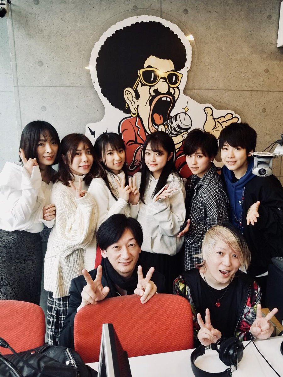 shunyanen's tweet photo. 本日☆レインボータウンFM最終回ゲスト出演‼️

13:00〜13:30、SHUNと青SHUN女子部、応援で恒星宇宙が集結😊✨
公開生放送という事で…時計気にしながら、ちゃんと尺に収める話し方を心掛け！FM福岡での経験が役立つぅ♫

パーソナリティのウェイウェイさん、いつもお世話になってる山崎Ｐ、感謝です✨ https://t.co/R3IvYNsYKM