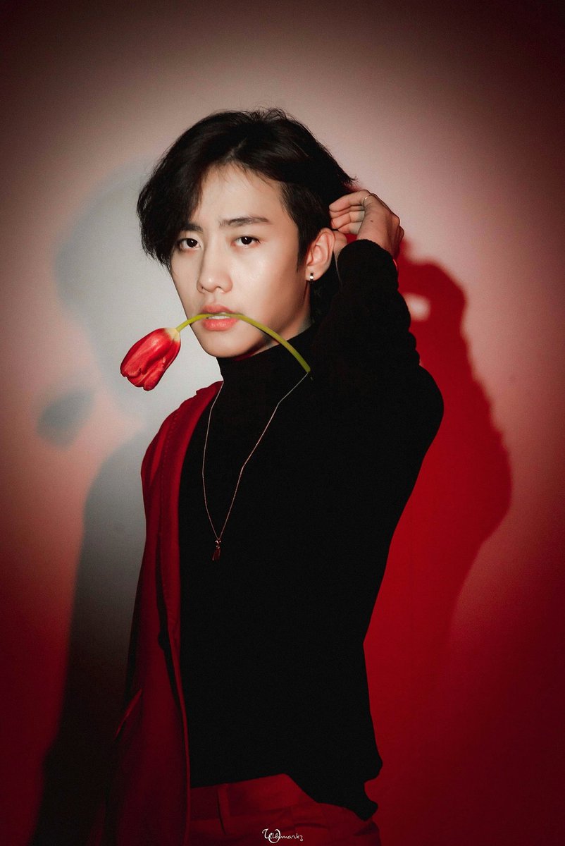 WITHMARKz's tweet photo. 'BIRTHDAY x MARKSIWAT'

#HAPPYSIWAT19thDay https://t.co/HGa65X1QOq