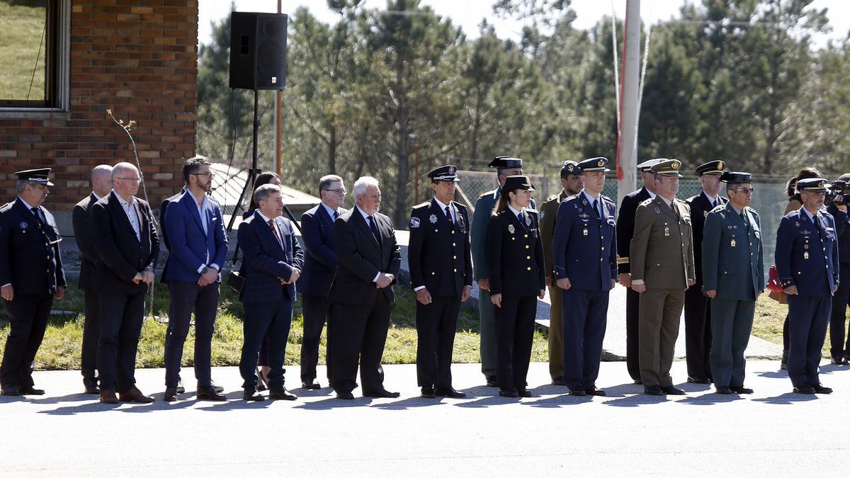 conportodoson's tweet photo. #PortoDoSon #EVA10 | Relevo do comandante da base aérea do #Barbanza · #Iroite
🔷Roberto Ruiz Rumbo
📰 @vozbarbanza
https://t.co/veEwV7z3rT
📰 @elcorreogallego Correo Gallego
https://t.co/pkCHnAFFvV
📺 @CanalBarbanza
https://t.co/LeIVqN1v6Q
📷 @lavozdegalicia
#SENTIROSON https://t.co/H54q7z2tiK