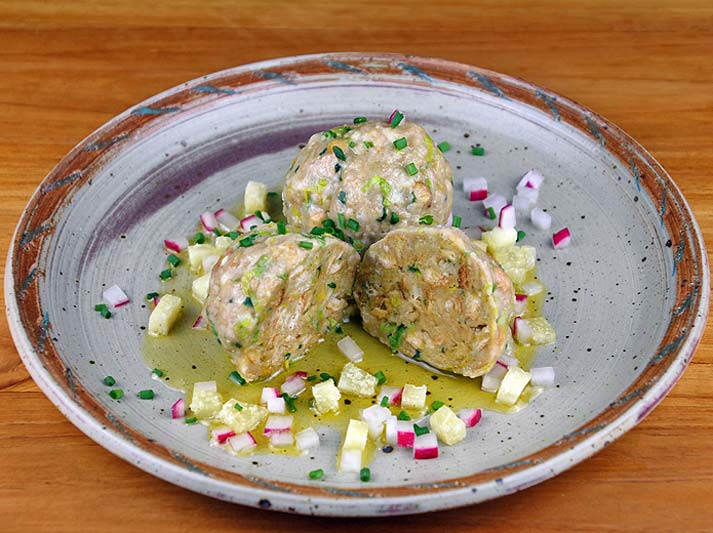 SuedtirolKomp's tweet photo. Wir haben ein neues Rezept für Euch - Buchweizenknödel – Schwarzplentene Knödel – mit Graukäse und Radieschen. Viel Spaß beim Nachkochen :-) https://t.co/cBd84V0768 https://t.co/bNA5XT7UQN