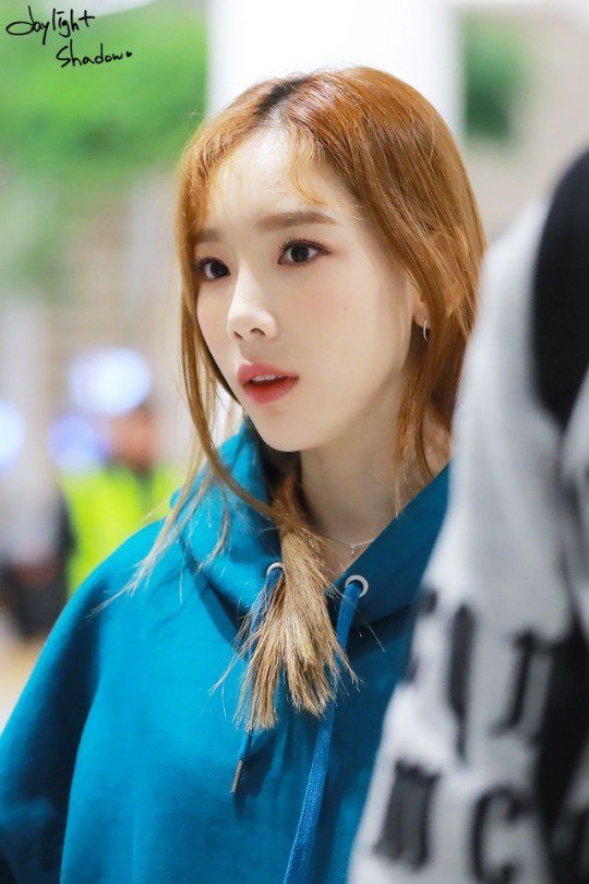 [Airport] cr; daylight shadow