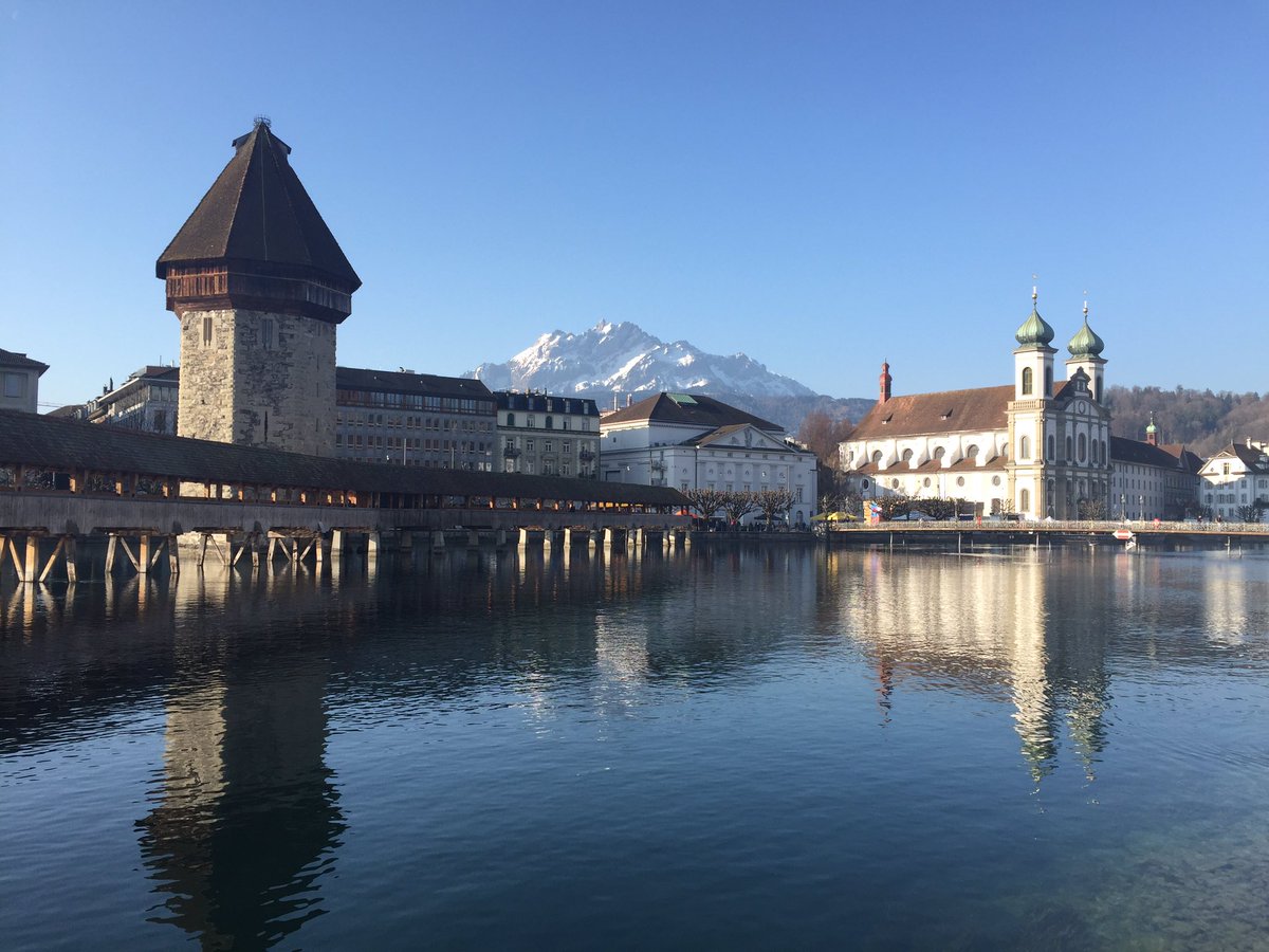 silentmauvie's tweet photo. ...guten morgen Freunde der schönsten stadt #InLoveWithSwitzerland #mylucerne #markttag #schoolday #justperfect #loveit #mountpilatus #chappelbridge https://t.co/ZPPlq0Ygcj