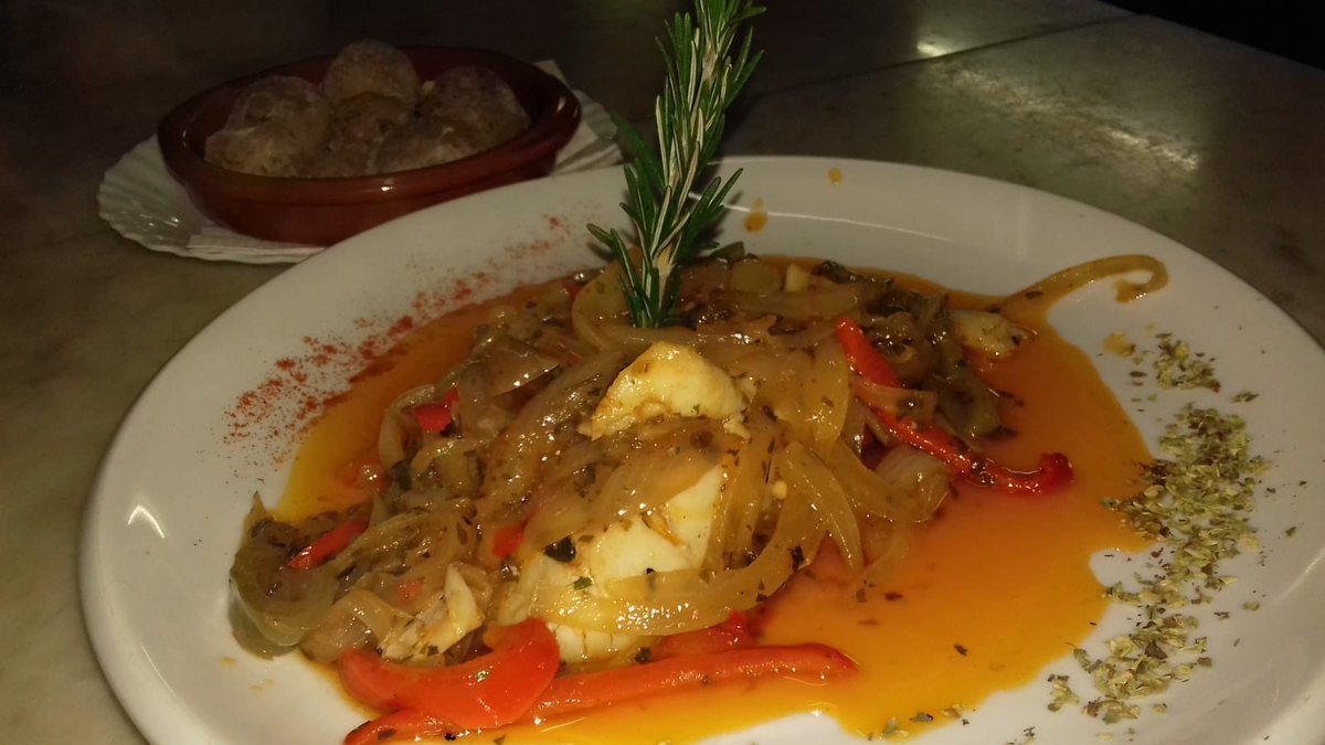 RestElPinito's tweet image. 😱 Buenos días y #FelizSabado si eres de #fogonero o #bacalaoencebollado tienes que venir y probarlos ñomi ñomi 😋 La cosa va de #pescado 🐟 🐠 📞922367057 #Tenerife #CuestaDeLaVilla #SantaUrsula #venacomer #restaurante #Canarias #CanaryFood