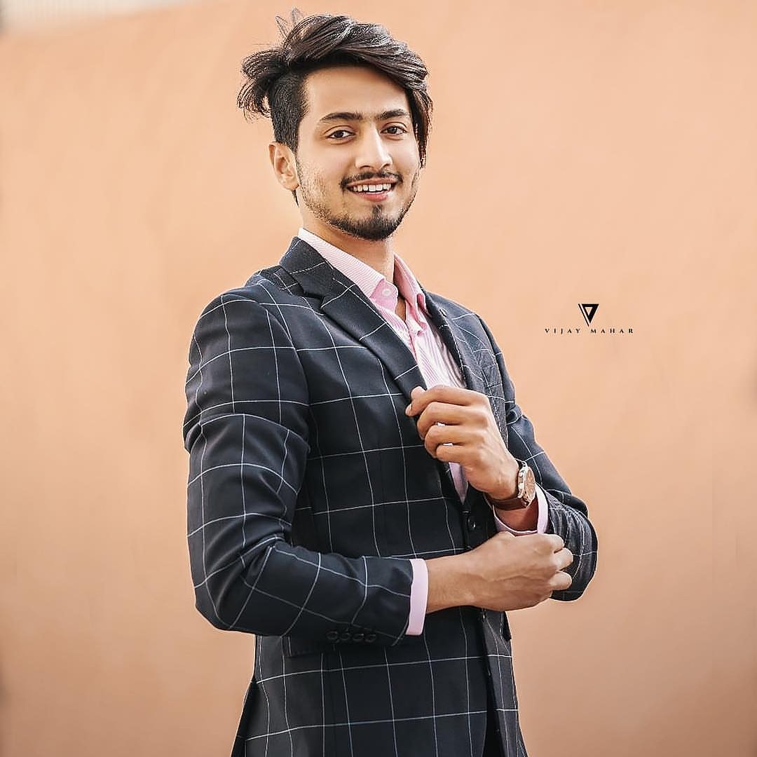 Khushi_sankhari's tweet photo. Handsome Boi❤...... 
❤❤❤❤❤❤❤❤❤
#love_you_so_much #Faisulover #Dimpleboi #team07 #Faisusquad #IlovemySelf #keepsupporting #keepFollowing #keepgoing #kby 
@mr_faisu_07 https://t.co/GmZ4k54bnK
