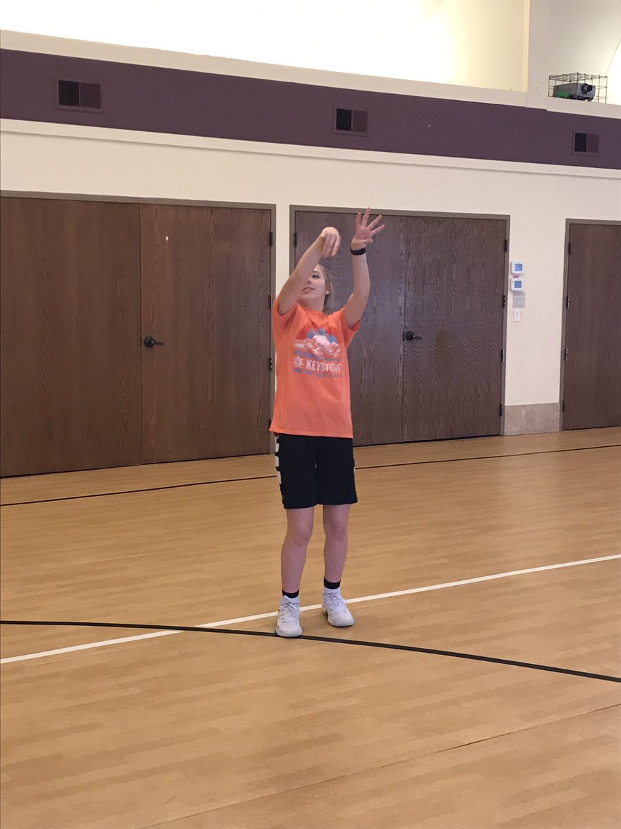phoenixselect's tweet photo. Got to work with 2022 guard Hannah tonightππͺπ #gotBetter #hadFUN #lotsOfReps #greatKid #phoenixProud https://t.co/hXoHCrzy58