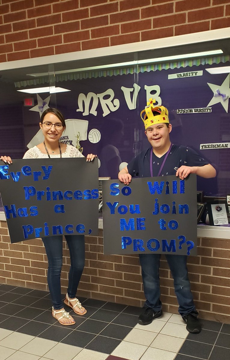 rdz_caskey's tweet photo. Jouse, is such a wonderful, kind hearted person that everyone he meets truly enjoys having his company around. He also said that he's always wanted to be "king" so hopefully we can all come together to turn his dream into reality! 
CLASS OF 2019! @abc13houston @KHOU @mrhsclass19 https://t.co/UkRXyLfZ2n