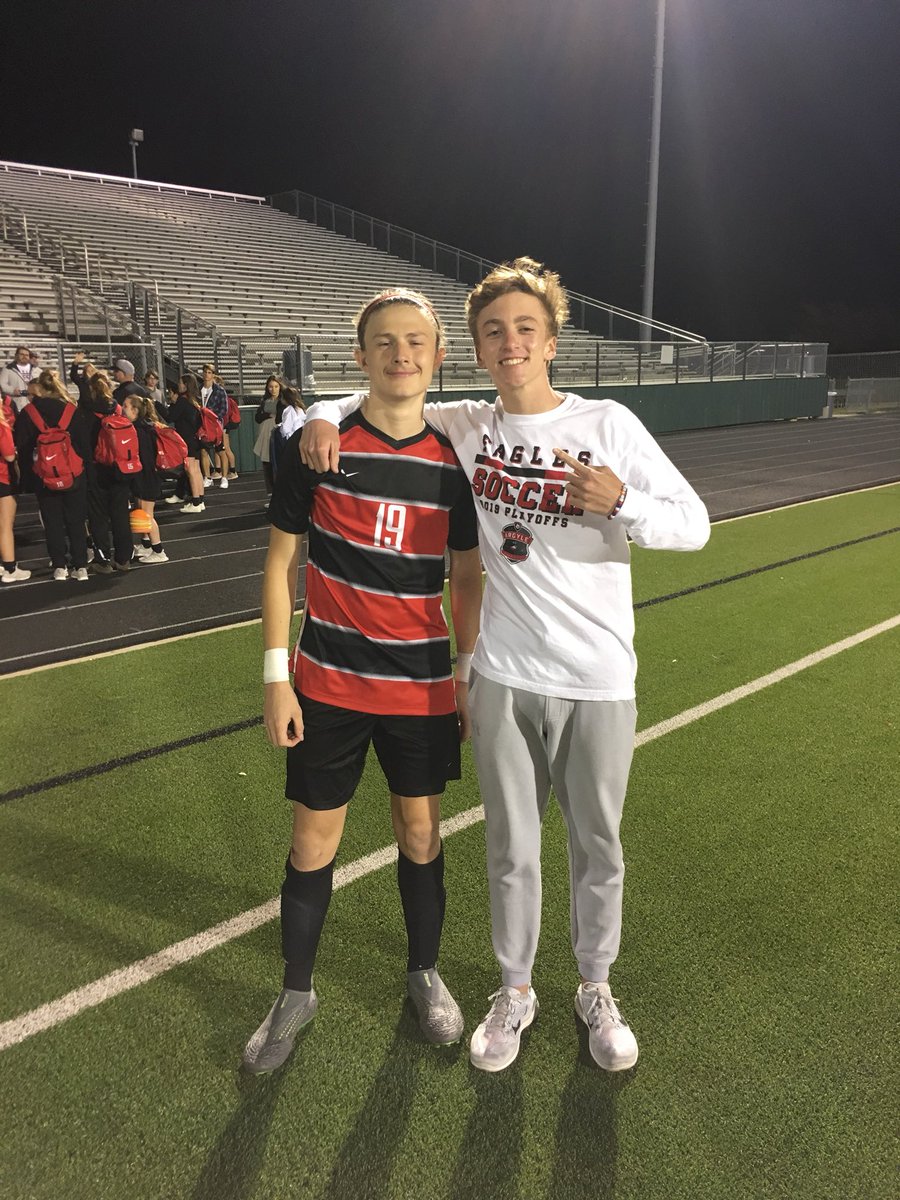 Team413784304's tweet photo. Team 4’s own CADEN DODSON and the Argyle Soccer team brought home the Bi-District Trophy 🏆 today in a HUGE 3-1 win against Diamond Hill Jarvis‼️🔥@argylegridiron @CadenDodson https://t.co/IZfAO6mwSd